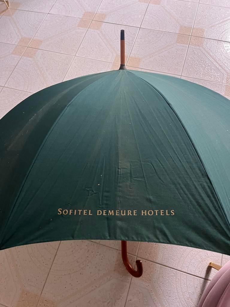 Sofitel hotel paraplu, Sieraden, Tassen en Uiterlijk, Paraplu's, Ophalen, Gebruikt, Groen