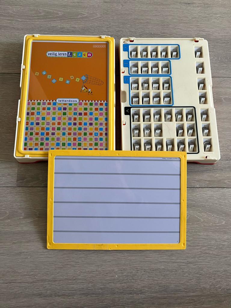 Veilig leren lezen - magnetische letterdoos educatief spel, Ophalen of Verzenden, Zo goed als nieuw, Overige niveaus, Nederlands