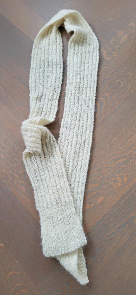 Crèmewit Gebreide Sjaal - 240cm, Kleding | Dames, Mutsen, Sjaals en Handschoenen, Ophalen of Verzenden, Zo goed als nieuw, Maat 42/44 (L)