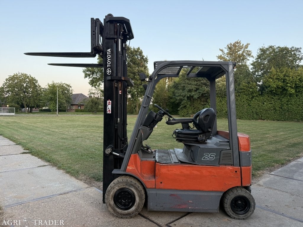 Toyota 2500KG elektrisch triplo 6.5M freelift Sideshift