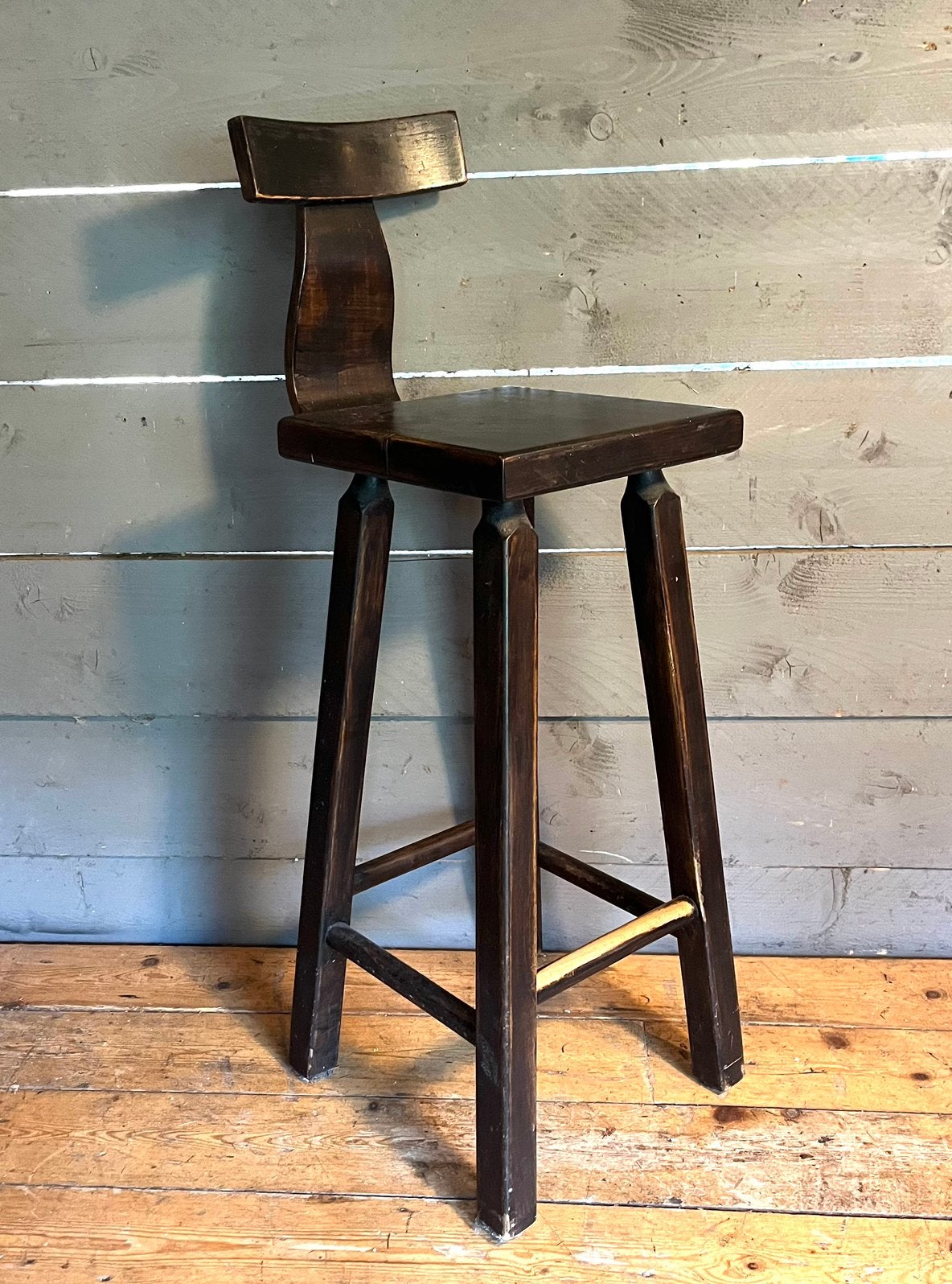 Barkruk “brutalist”, 1 kruk, Ophalen, Zo goed als nieuw, 60 tot 90 cm