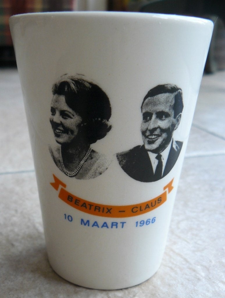 Beker tgv huwelijk prinses Beatrix en prins Claus, Ophalen of Verzenden, Zo goed als nieuw, Nederland, Servies