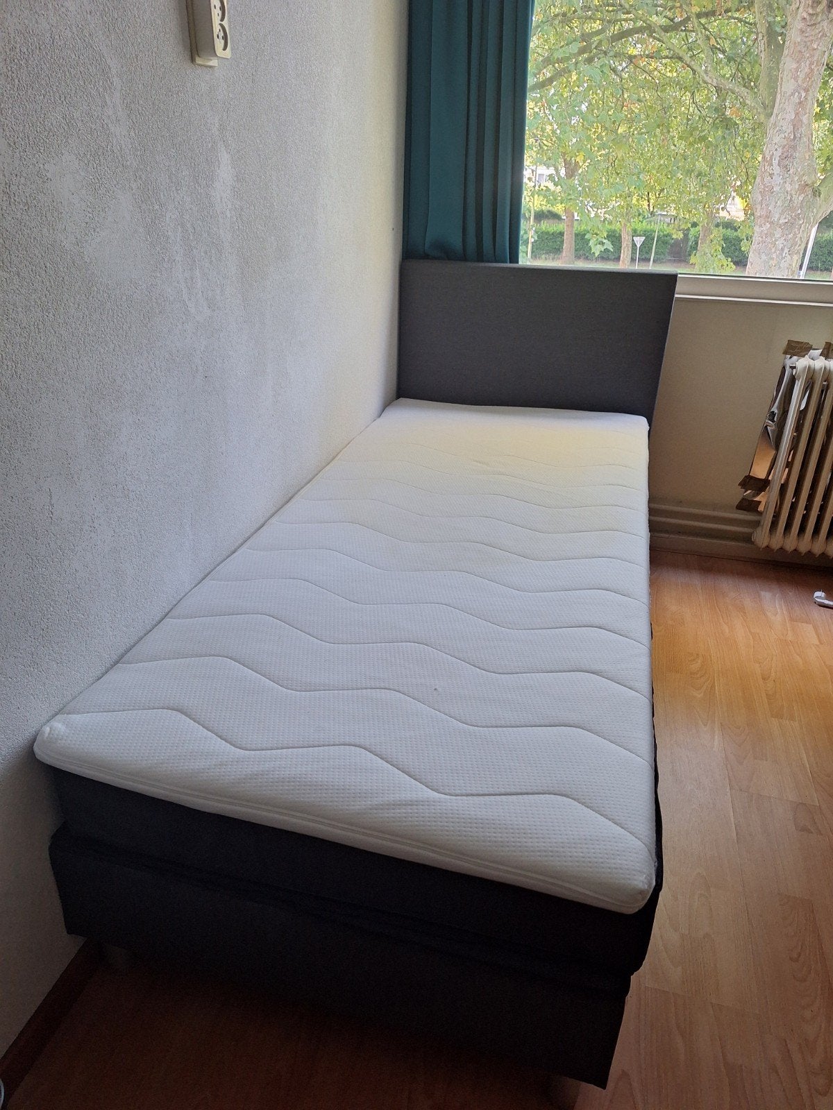 Boxspring 220x120x60 cm met witte topmatras, antraciet, Ophalen, Zo goed als nieuw, Eenpersoons