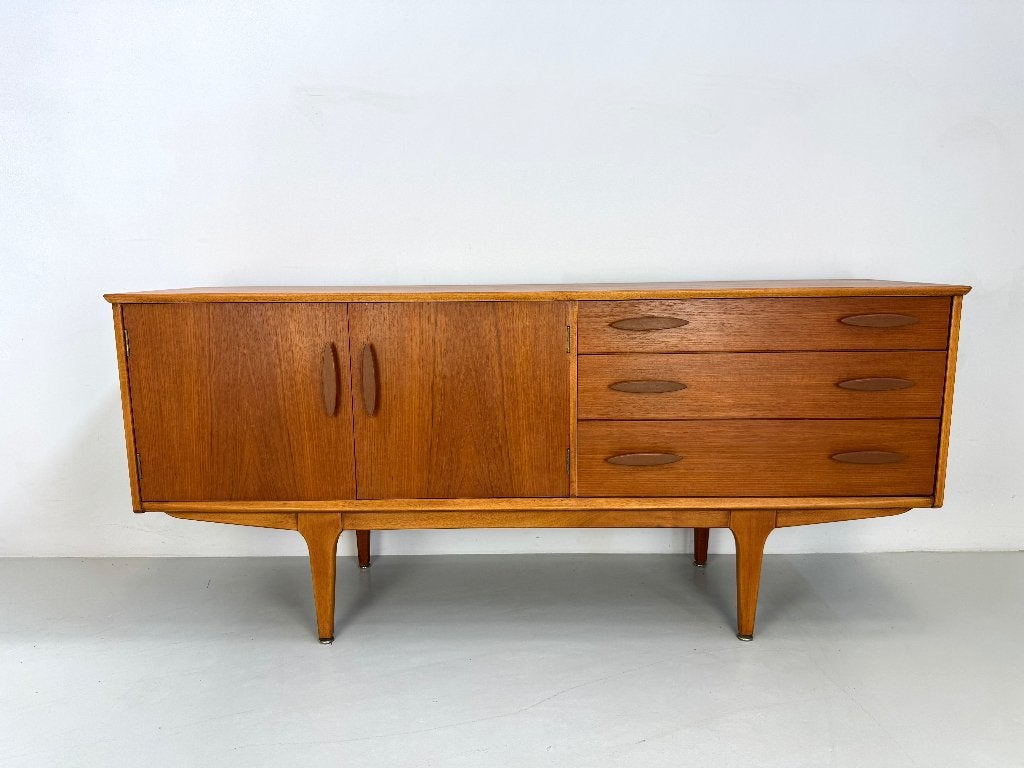 Vintage dressoir Jentique., Huis en Inrichting, 150 tot 200 cm, Teakhout, Ophalen of Verzenden, Zo goed als nieuw