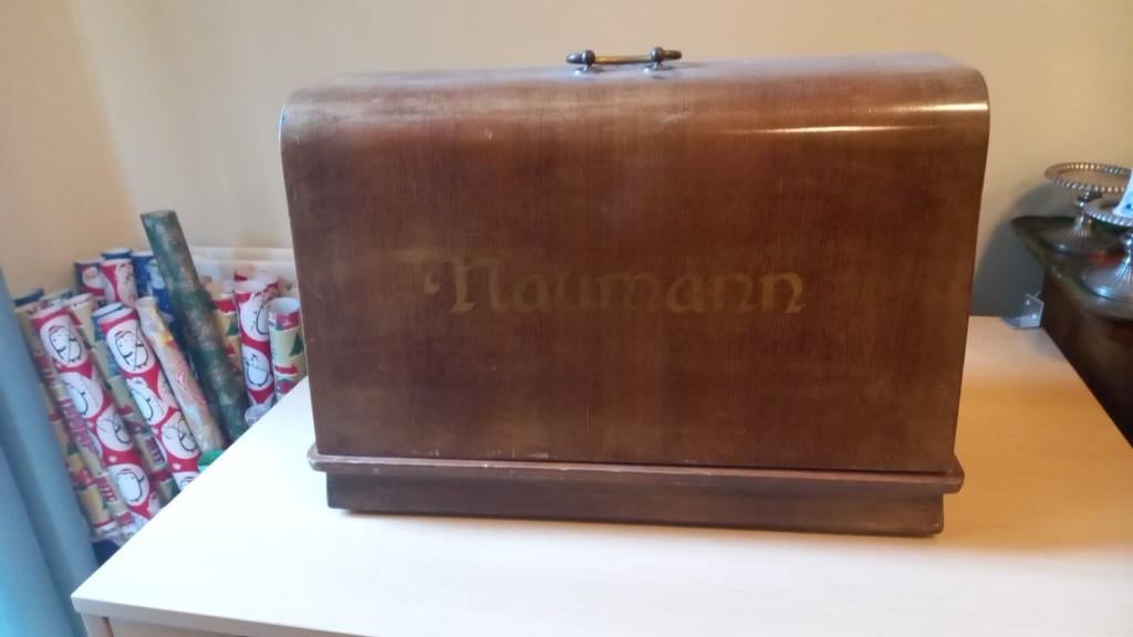 Naaimachine Naumann, Ophalen