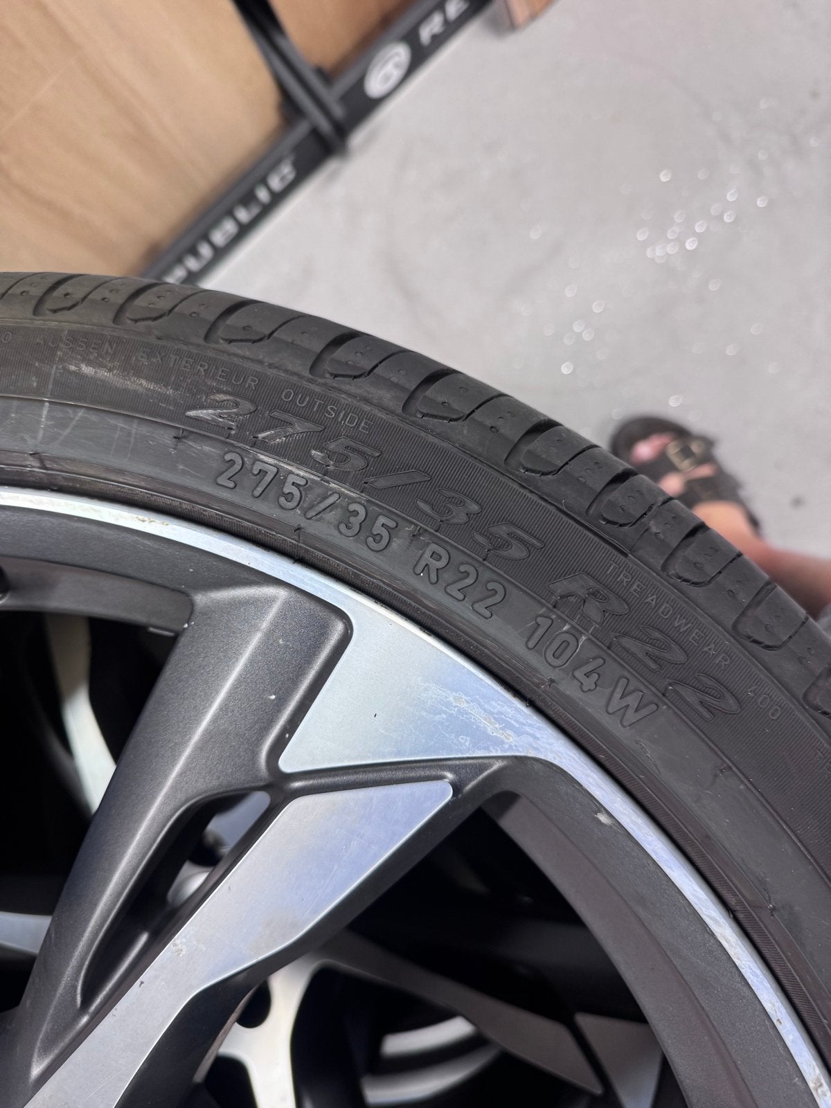 Originele Volvo 22 inch velgen met banden voor XC90, Ophalen, Gebruikt, 275 mm, Banden en Velgen