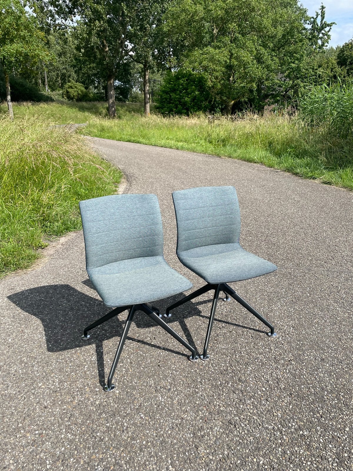 Ahrend bureaustoelen - Set van 2, Ophalen, Twee, Zo goed als nieuw, Stof