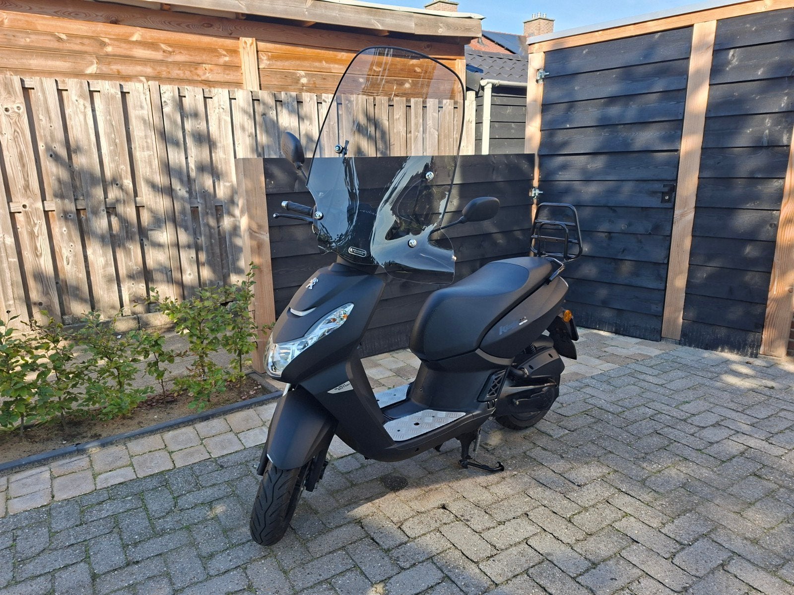 Snorscooter Peugeot Kisbee. 2024 Blauw kenteken. Matzwart, Ophalen, Overige modellen, Zo goed als nieuw, Benzine