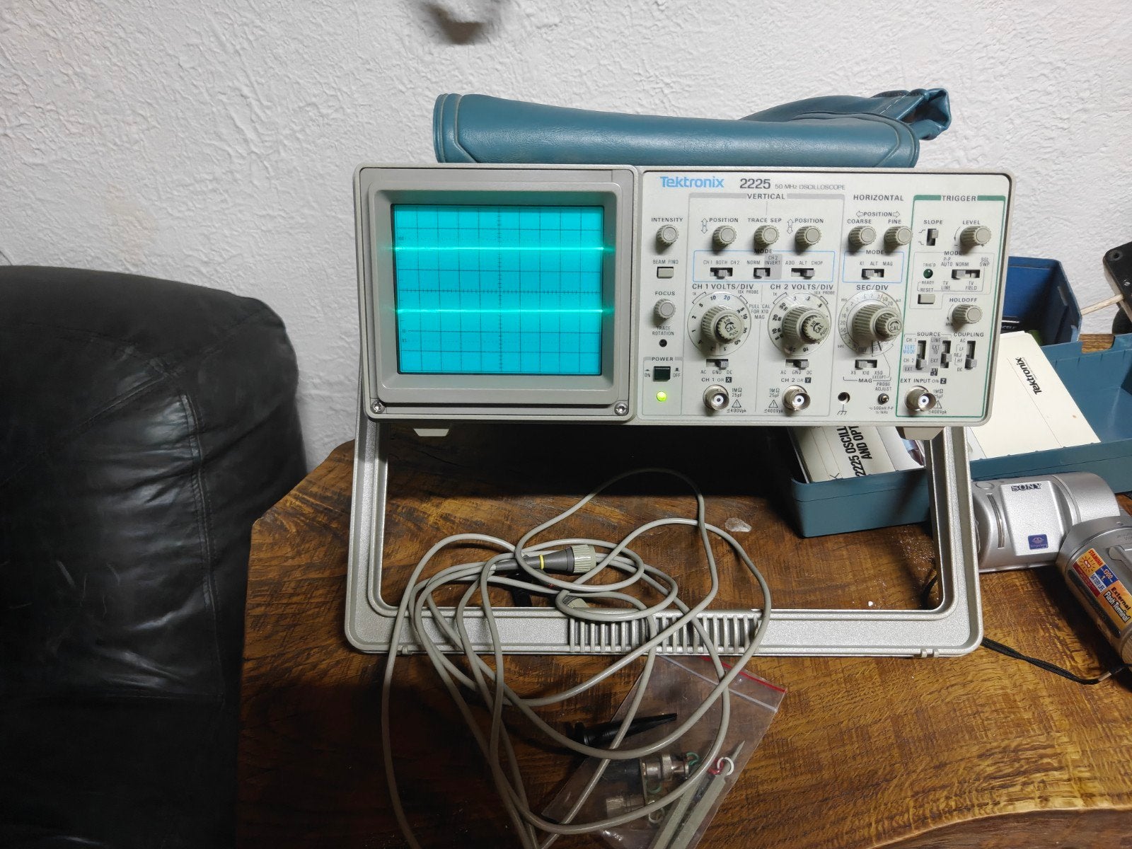 Tektronix 2225 Oscilloscoop met accessoires, Doe-het-zelf en Verbouw, Meetapparatuur, Ophalen of Verzenden