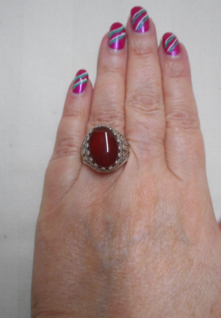 Zilveren unisex ring met rode steen maat 20 nr.882, Sieraden, Tassen en Uiterlijk, Ringen, 20 of groter, Verzenden, Zo goed als nieuw