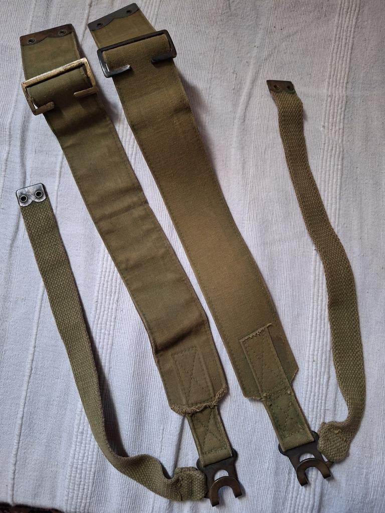WO2 Engeland set L straps Canvas Webbing Economy A.C. 1942, Verzenden, Engeland, Embleem of Badge