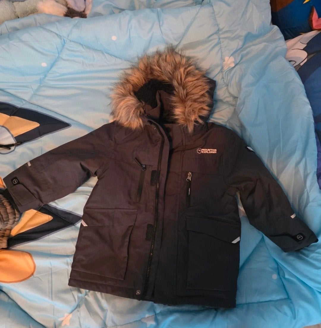 Mooie winterjas, amper gedragen, Mountain Explorer, Ophalen of Verzenden, Zo goed als nieuw, Zwart
