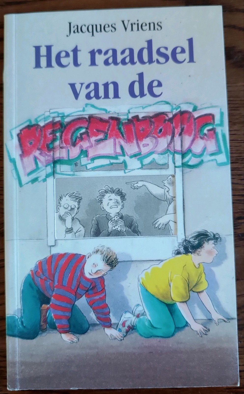 Het raadsel van de regenboog - Jacques Vriens (1992), Boeken, Ophalen of Verzenden, Zo goed als nieuw, Jacques Vriens, Fictie algemeen