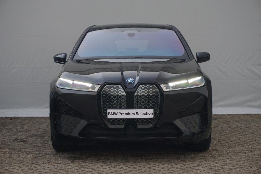 BMW iX xDrive40 M Sport / Trekhaak / Panoramdak Sky Lounge /, Auto's, BMW, Automaat, 34 min, Met garantie (alle), 416 km