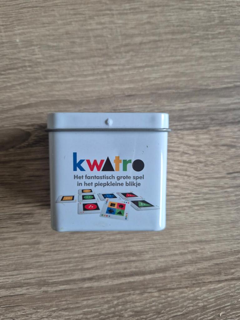 Kwatro Kaartspel - Het fantastisch grote spel, Een of twee spelers, Ophalen of Verzenden, Zo goed als nieuw, White Goblin Games