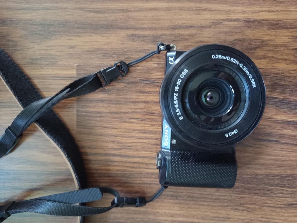 Sony Alpha A5000 Compact Camera / 16-50mm lens en accessoi, Ophalen