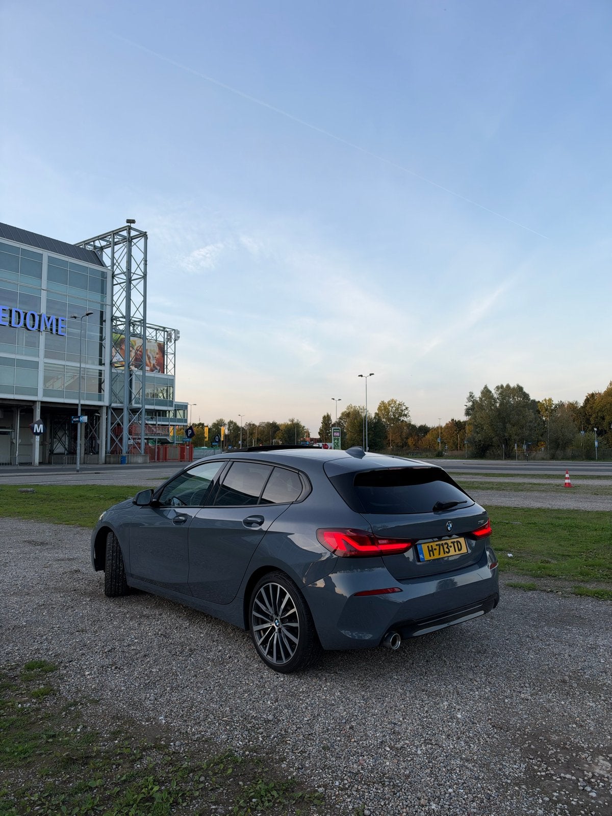 BMW 1-Serie 118i 140pk Aut 2020 blauw, Dealer onderhouden, 15 km/l, Bi-Xenon koplampen, Blauw