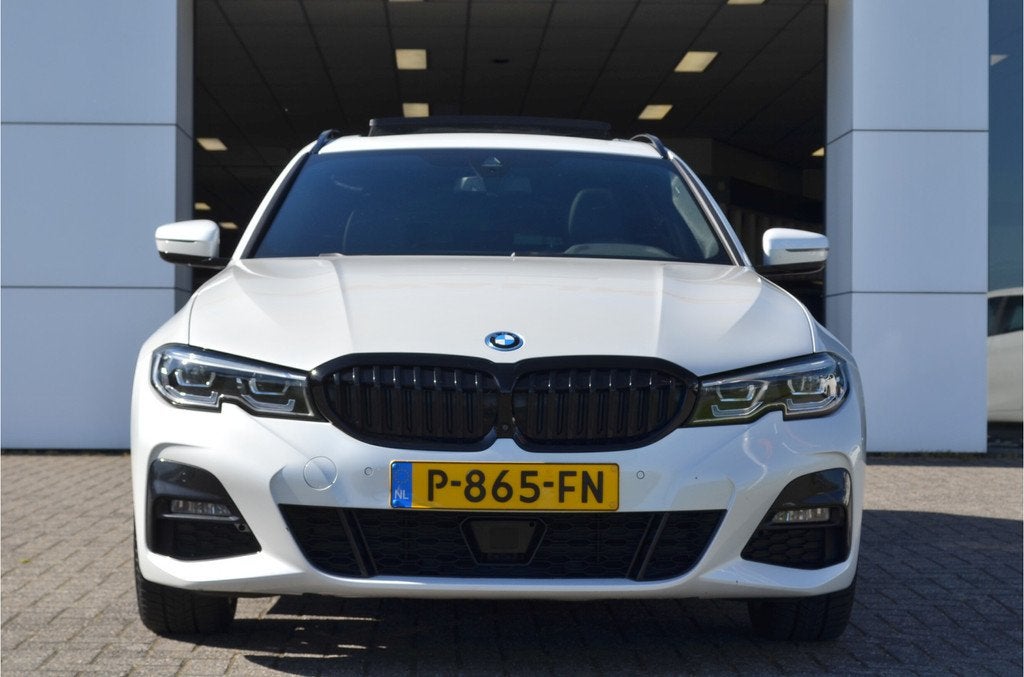BMW 3 Serie Touring 320e M Pakket | SOH 92%| Panoramadak | L, Automaat, 1998 cc, Gebruikt, 4 cilinders