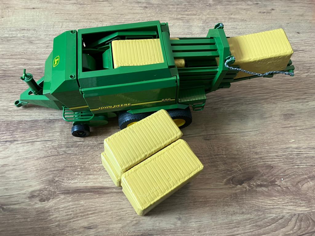 John Deere balenpers met hooibalen, Kinderen en Baby's, Speelgoed | Speelgoedvoertuigen, Zo goed als nieuw, Ophalen of Verzenden