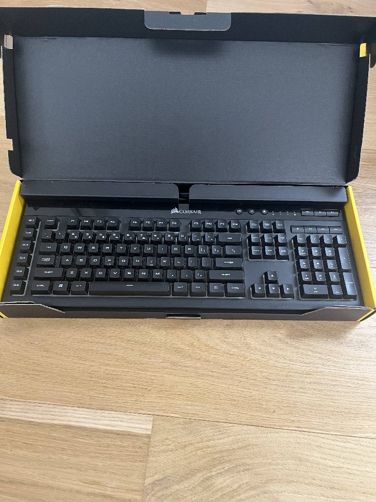 Corsair K55, Computers en Software, Gebruikt, Ophalen of Verzenden, Qwerty, Bedraad
