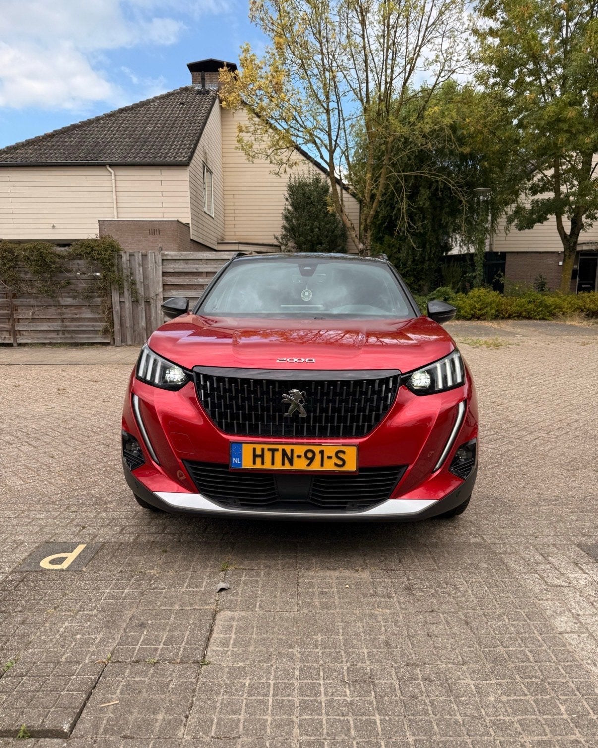 Peugeot 2008 1.2 Puretech 130pk 2020 Rood, Stof, 1199 cc, 1200 kg, Handgeschakeld