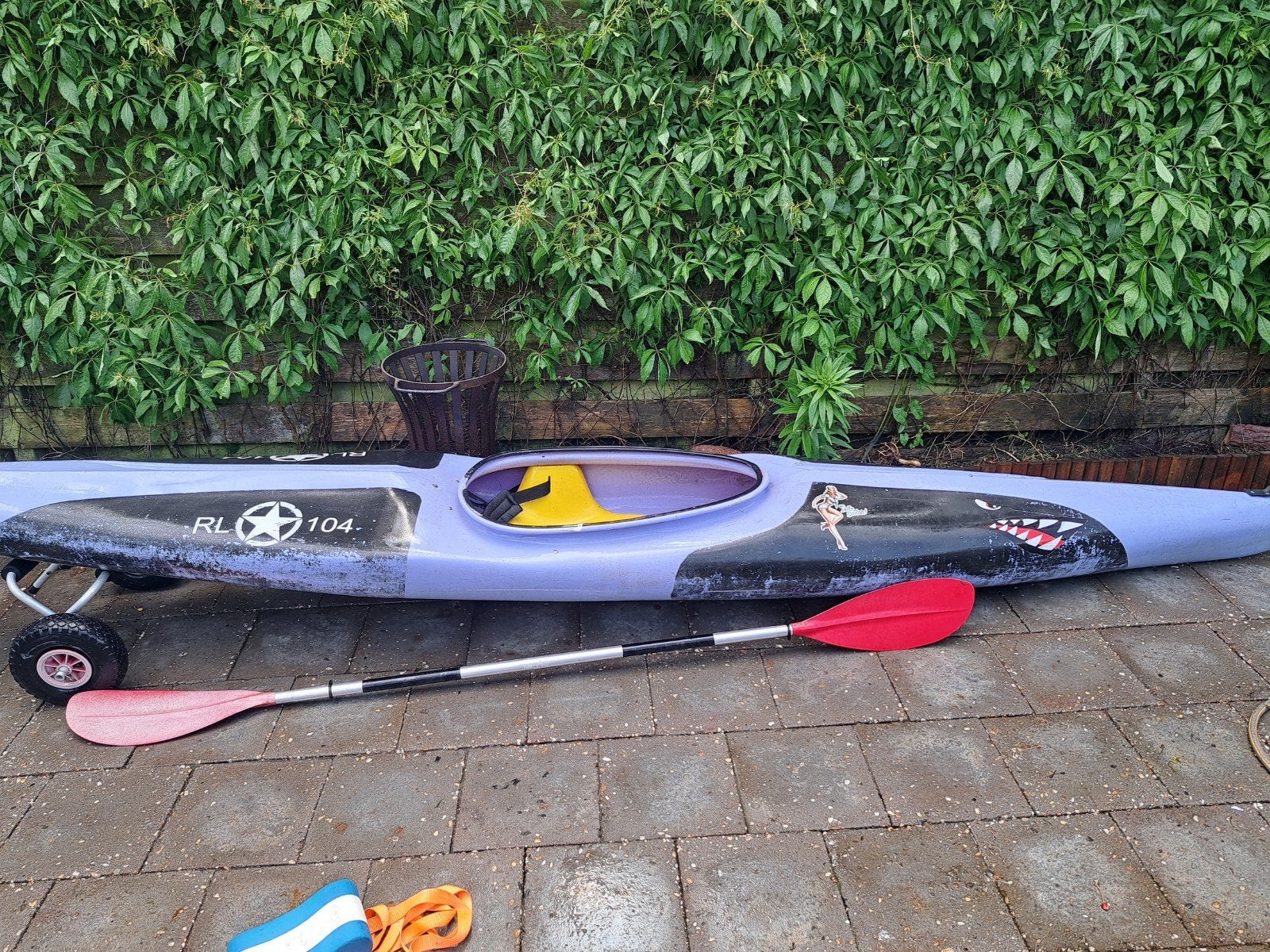 Kano / Kajak met peddel en transportkarretje, Watersport en Boten, Ophalen, Gebruikt, 1-persoons