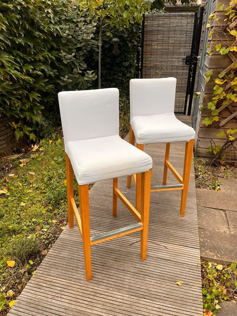 2 stevige witte barkrukken met houten poten – set van 2, Ophalen, Gebruikt, Met voetsteun, 90 cm of meer
