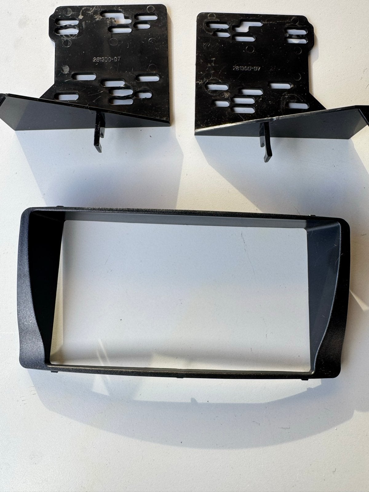 Toyota Corolla Autoradio inbouwframe met beugels, Auto diversen, Ophalen of Verzenden, Zo goed als nieuw