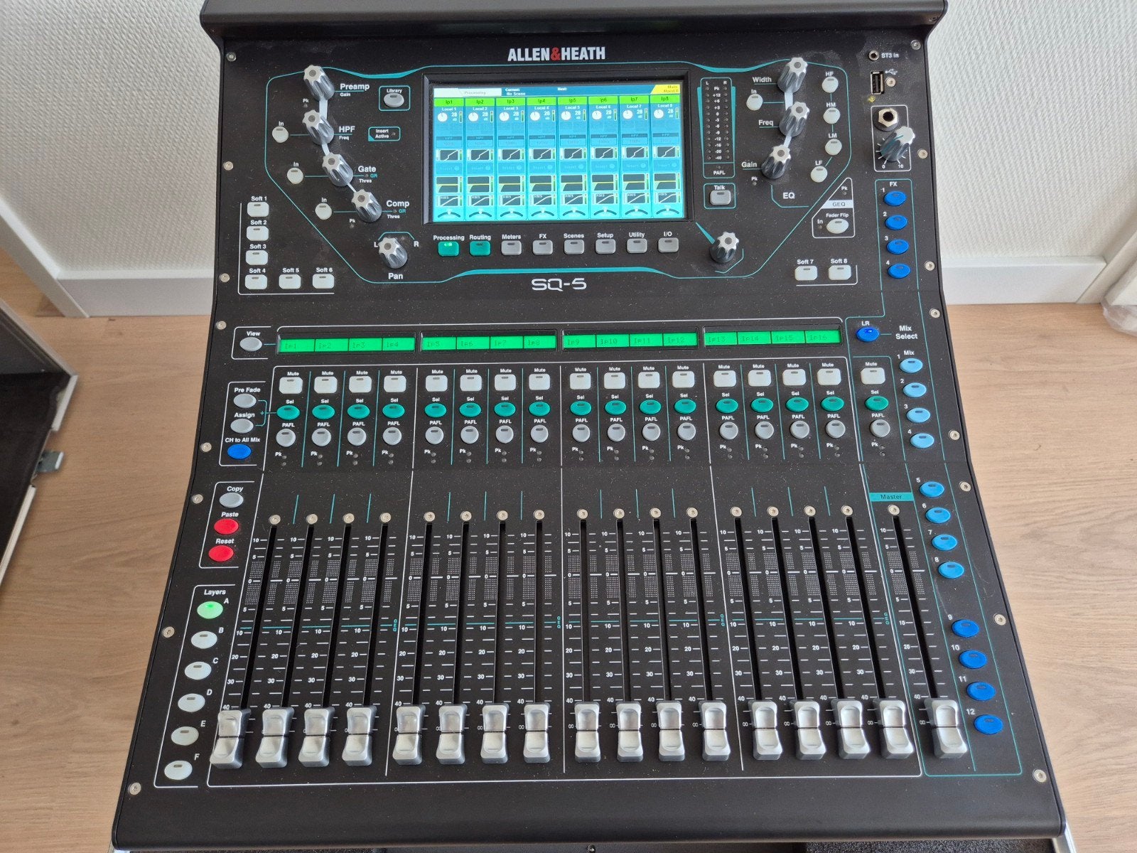 Allen & Heath SQ-5 + DX168 Blok + Case, Ophalen, Zo goed als nieuw, 20 kanalen of meer