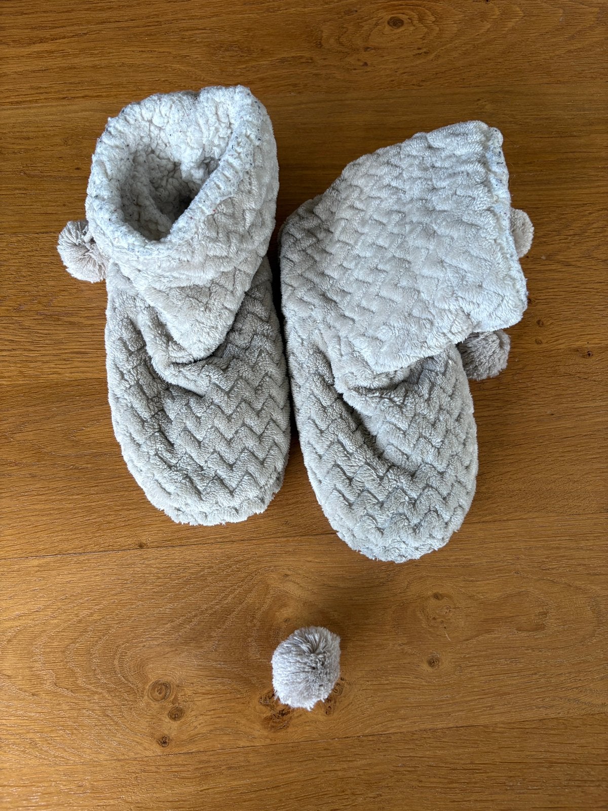 Te koop pantoffels maat 39-40, Beige, Ophalen of Verzenden, Zo goed als nieuw, Pantoffels of Sloffen
