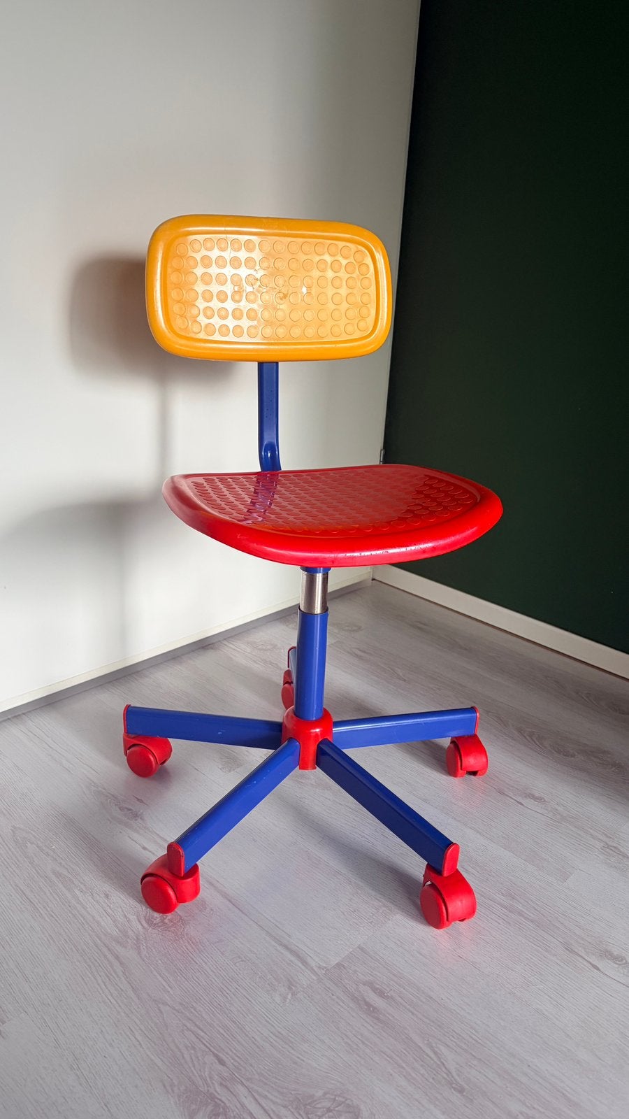 Vintage IKEA Frippe kinderbureaustoel jaren 90 Memphis style, Ophalen of Verzenden, Gebruikt, Overige kleuren, Bureaustoel
