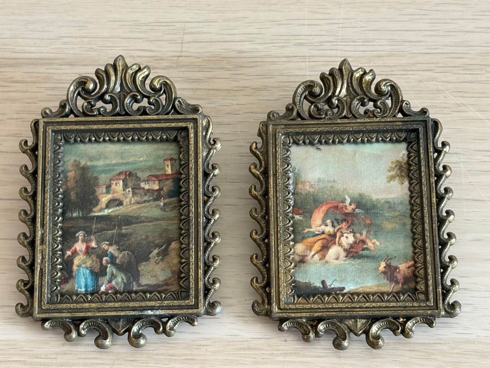 2 kleine vintage messing Italiaanse schilderijtjes, Ophalen of Verzenden