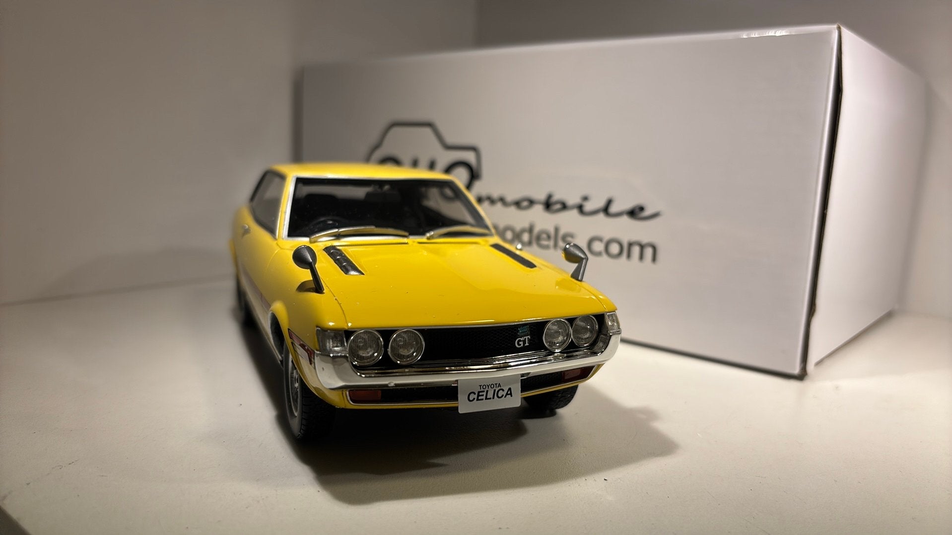 Toyota Celica gt coupe yellow otto mobile 1.18, Hobby en Vrije tijd, Modelauto's | 1:18, OttOMobile, Ophalen of Verzenden, A, A