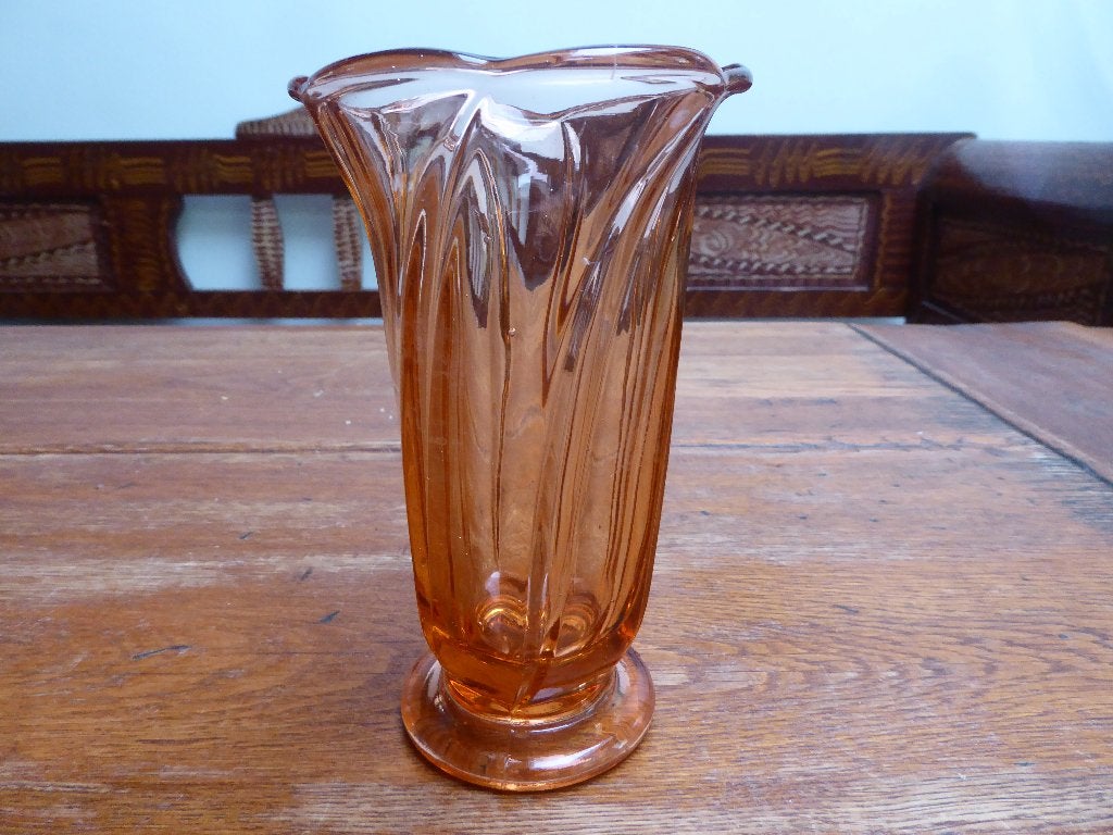 Art deco persglazen vaasje in rosaline, Ophalen of Verzenden