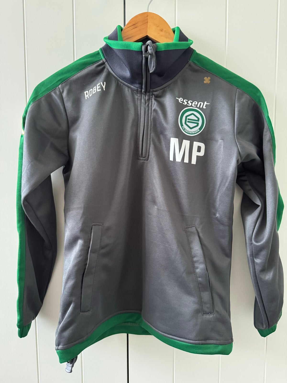 Robey FC Groningen trainingstrui maat 152, Ophalen of Verzenden, Zo goed als nieuw, Jongen, Trui of Vest