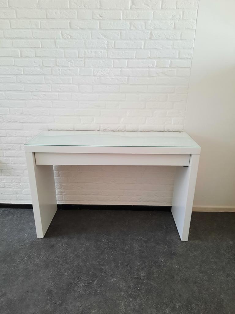 WIT BUREAU / KAPTAFEL MET LADE (MALM) MET GLASPLAAT IKEA, Ophalen, Overige typen, Gebruikt, 120 cm