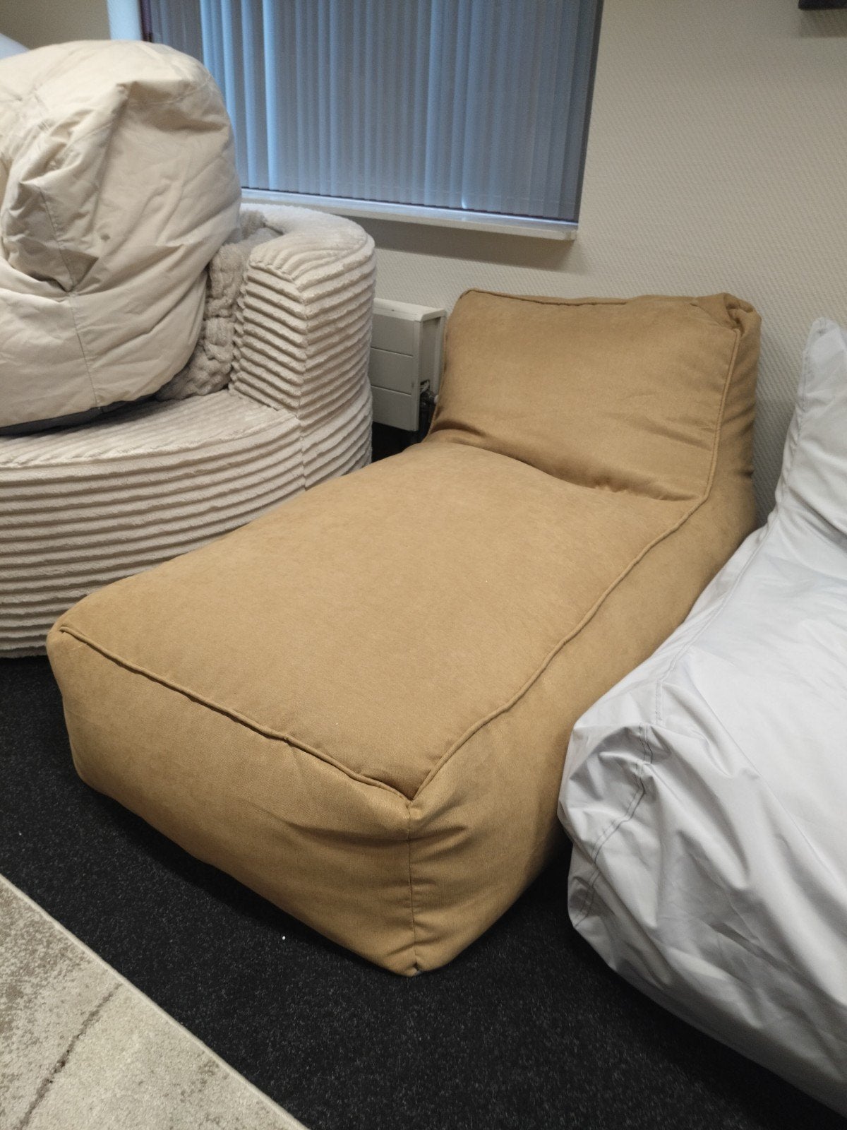 Comfortabele zitzakstoel in beige, Ophalen of Verzenden, Zo goed als nieuw, Beige, Zitzakstoel