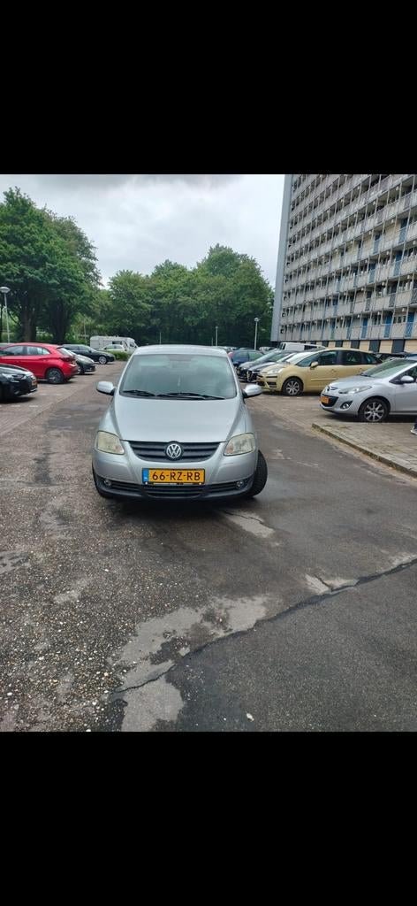 Volkswagen Fox 1.4 55KW 2005 Grijs, Auto's, Voorwielaandrijving, 15 km/l, 4 cilinders, 4 stoelen