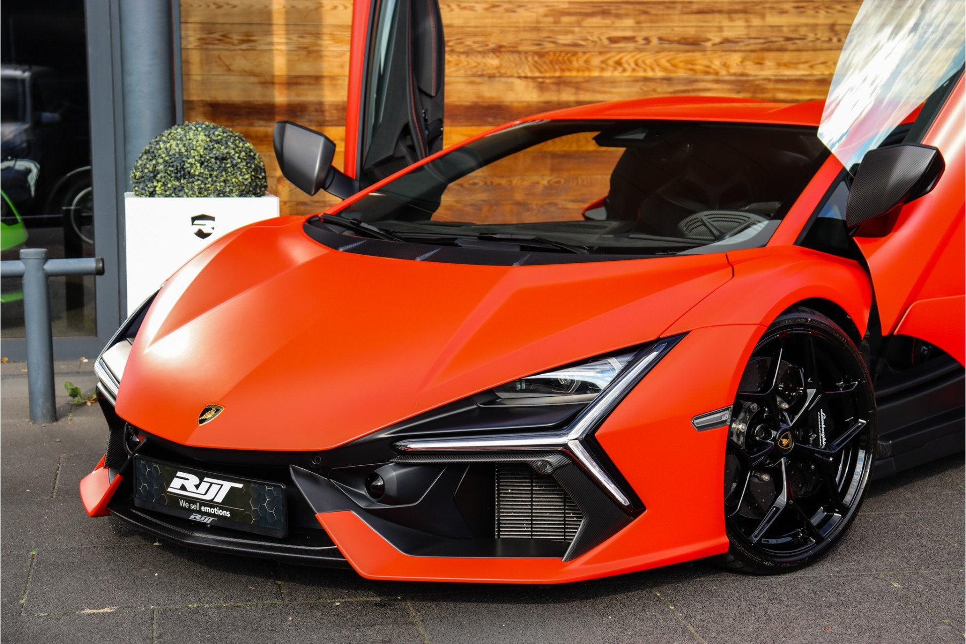 Lamborghini Revuelto 6.5 V12 *Full carbon int. & ext/Lift/Ke, Auto's, Automaat, Dealer onderhouden, Achterwielaandrijving, Overige kleuren