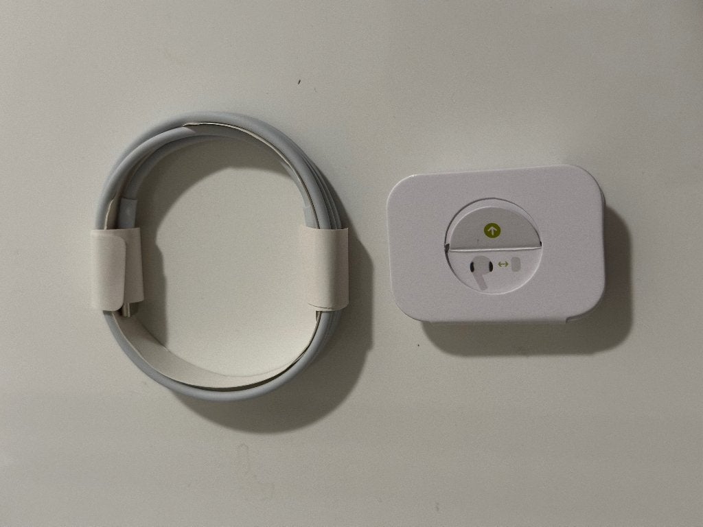 Lightning cable and ear puds, Ophalen of Verzenden, Nieuw, Apple iPhone
