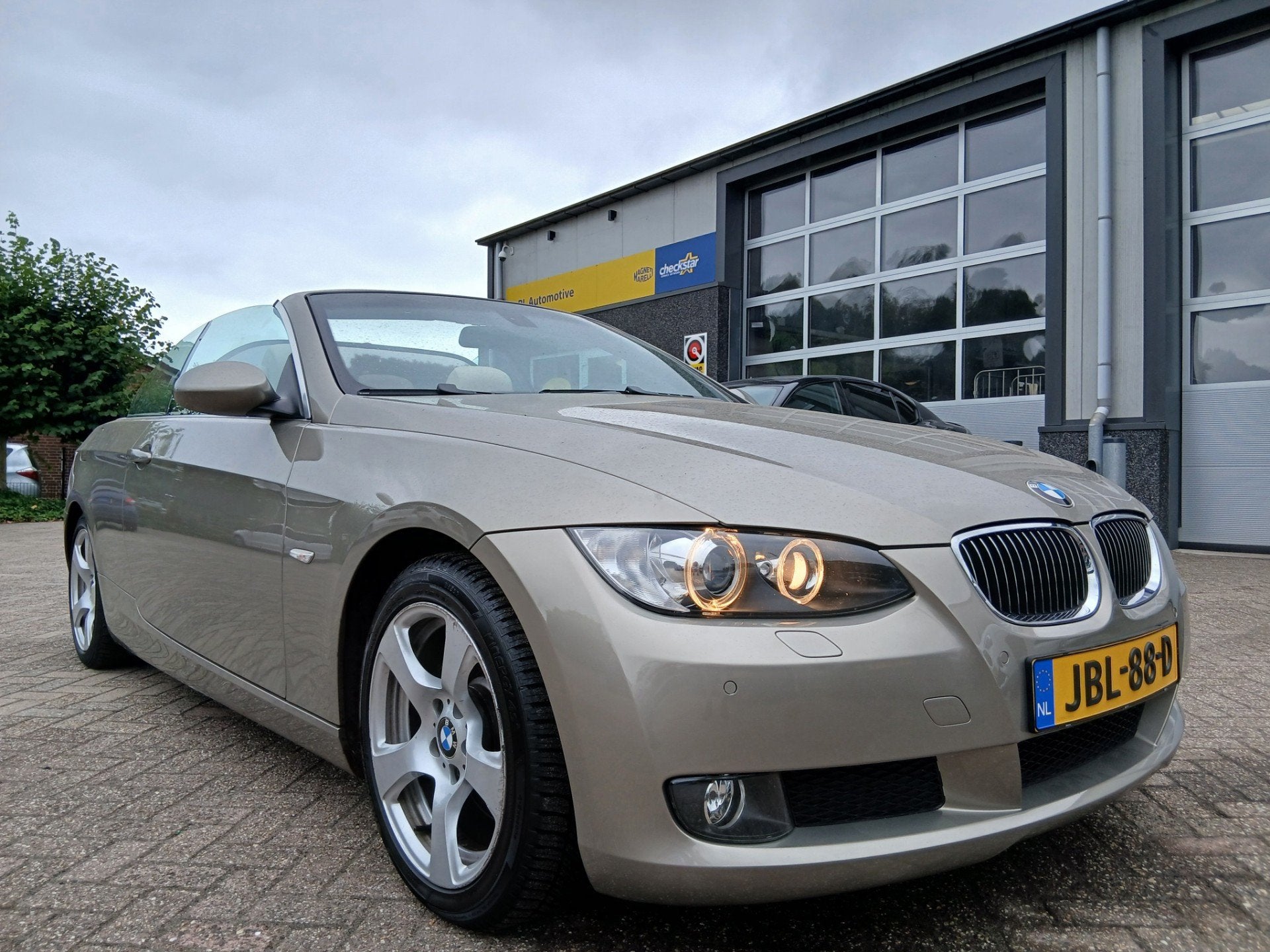 BMW 3-serie Cabrio 325i - 1e eigenaar - Leder - Automaat, Auto's, BMW, Achterwielaandrijving, Gebruikt, Beige, 4 stoelen