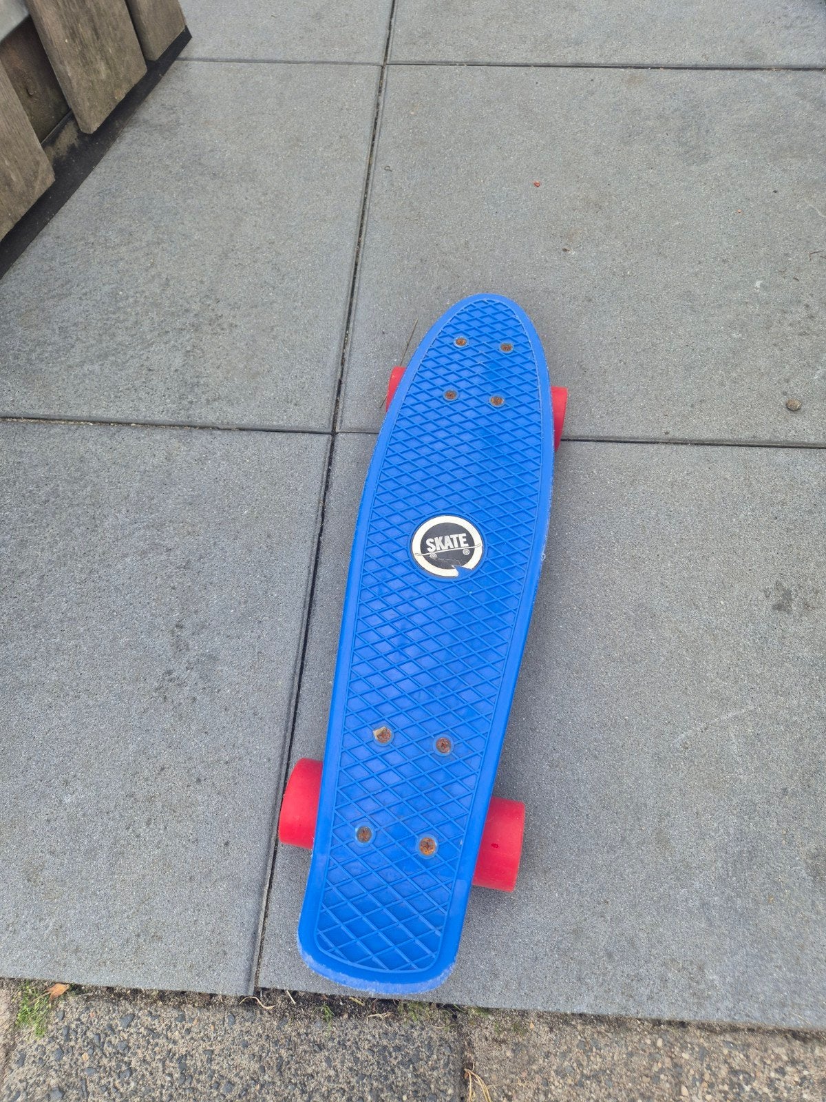 Blauw skateboard met rode wielen, Ophalen, Gebruikt, Skateboard