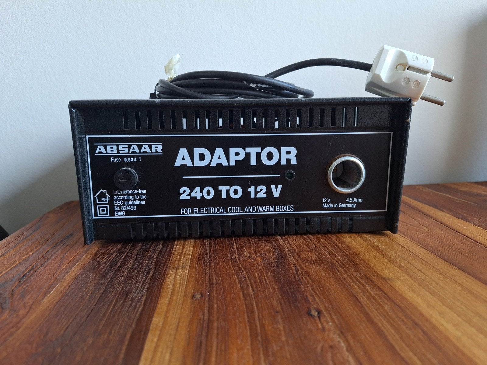 Absaar 240 to 12v adaptor koelbox