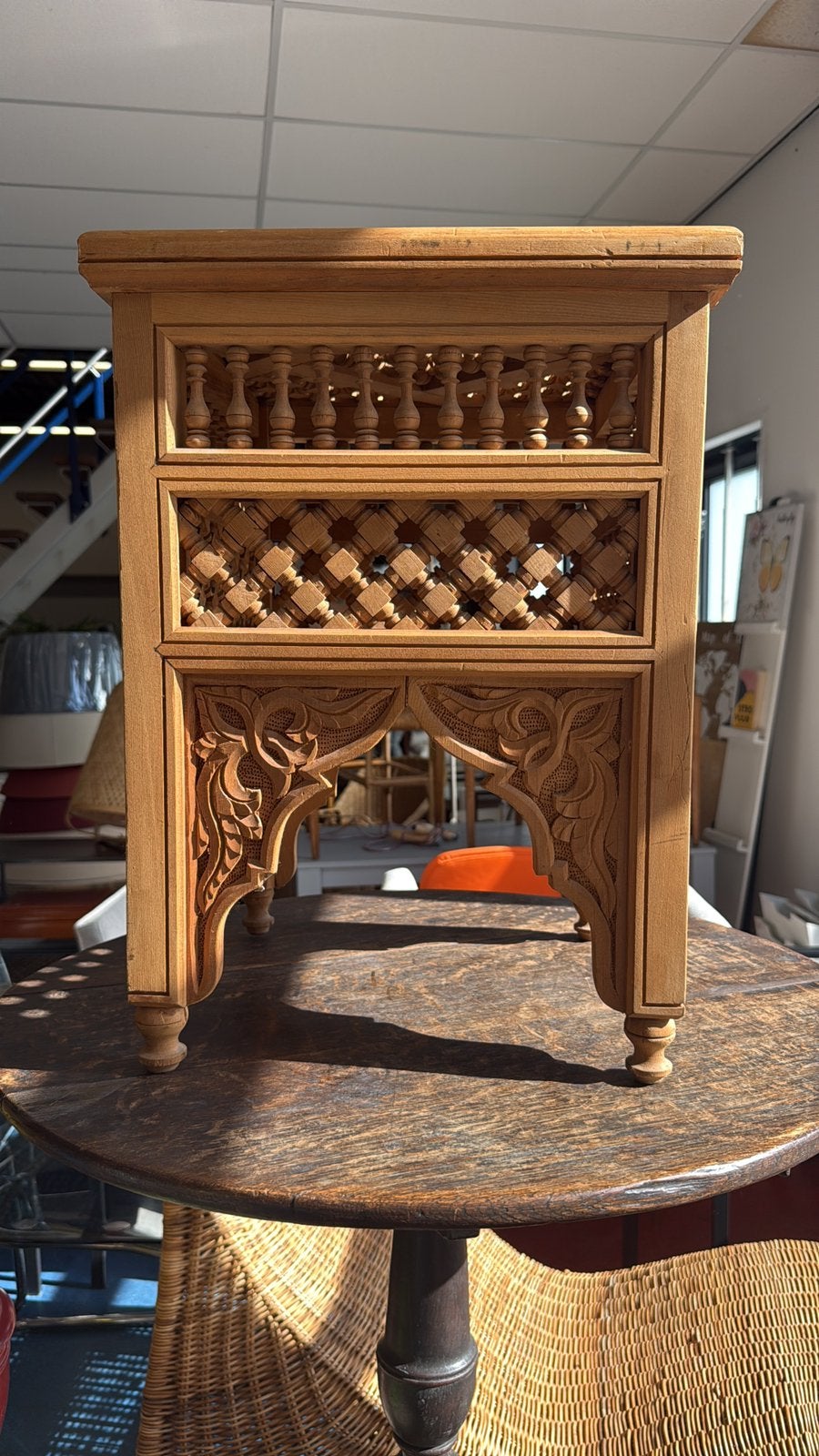 Tafeltje met houtsnijwerk, Ophalen, Minder dan 45 cm