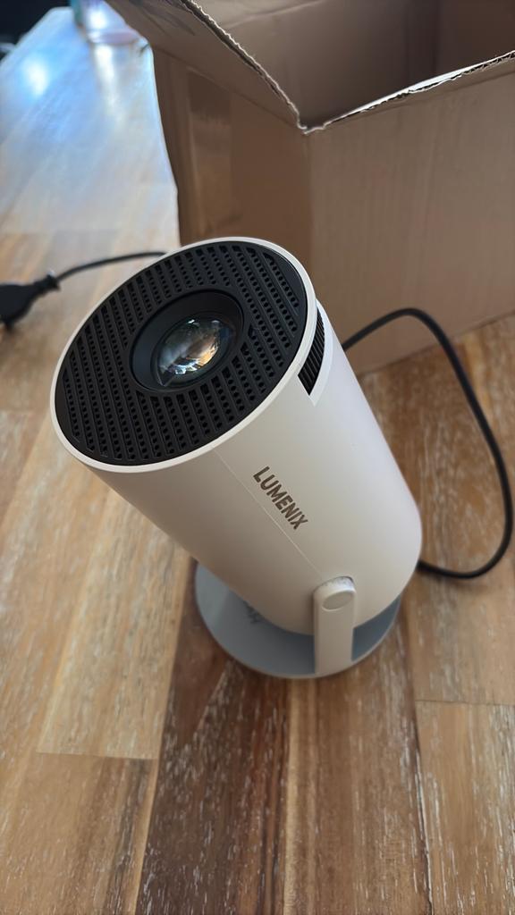 Lumenix One Smartbeamer - Compacte Mini Beamer, Ophalen of Verzenden, Zo goed als nieuw, LED, Ultra HD (4K)