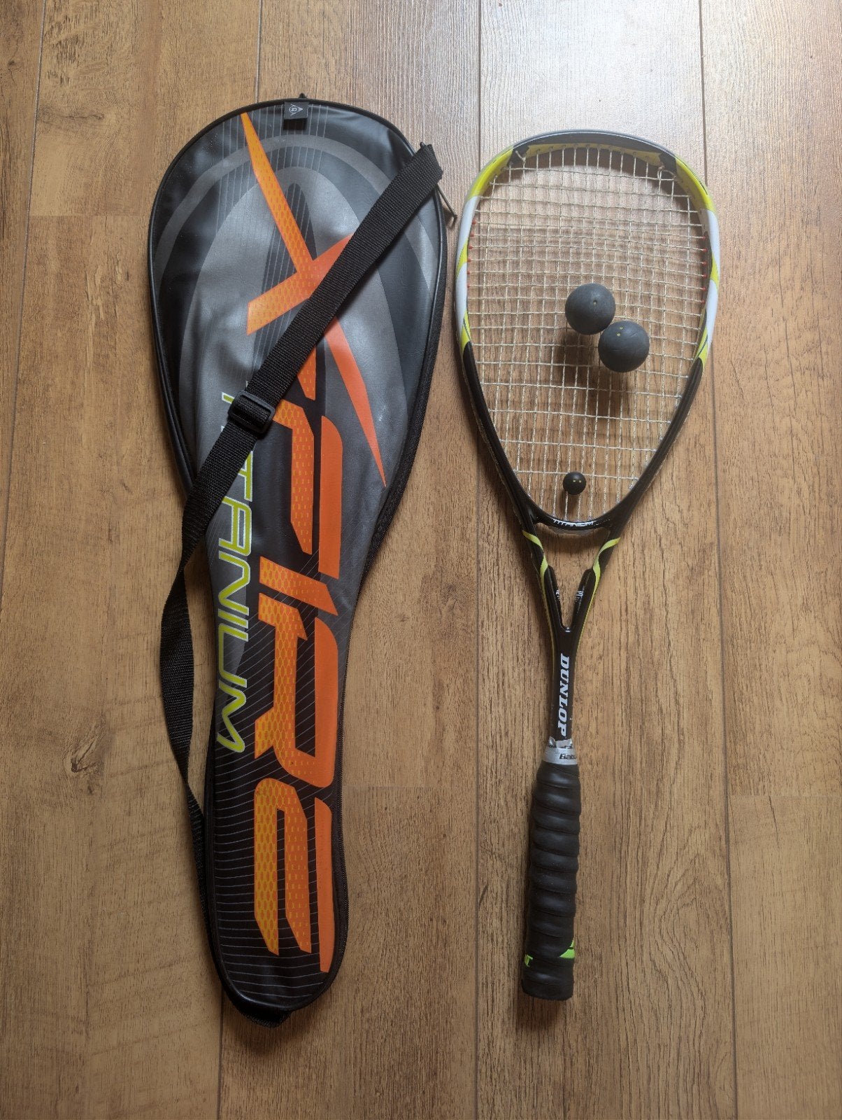 Dunlop Titanium Power Squash Racket met hoes en ballen, Sport en Fitness, Squash, Ophalen of Verzenden, Gebruikt, Racket, Met hoes