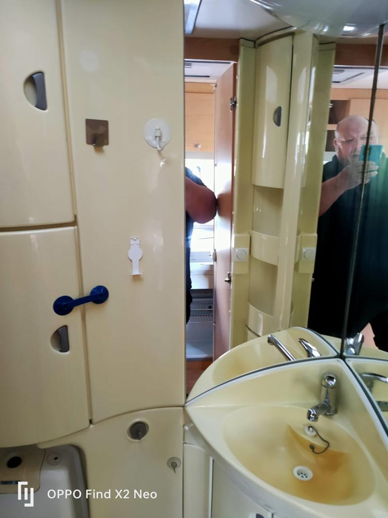 Mooie Knaus 580 caravan met mover – bouwjaar 2006, Caravans en Kamperen, Caravans, Rondzit, Koelkast, Particulier, Knaus