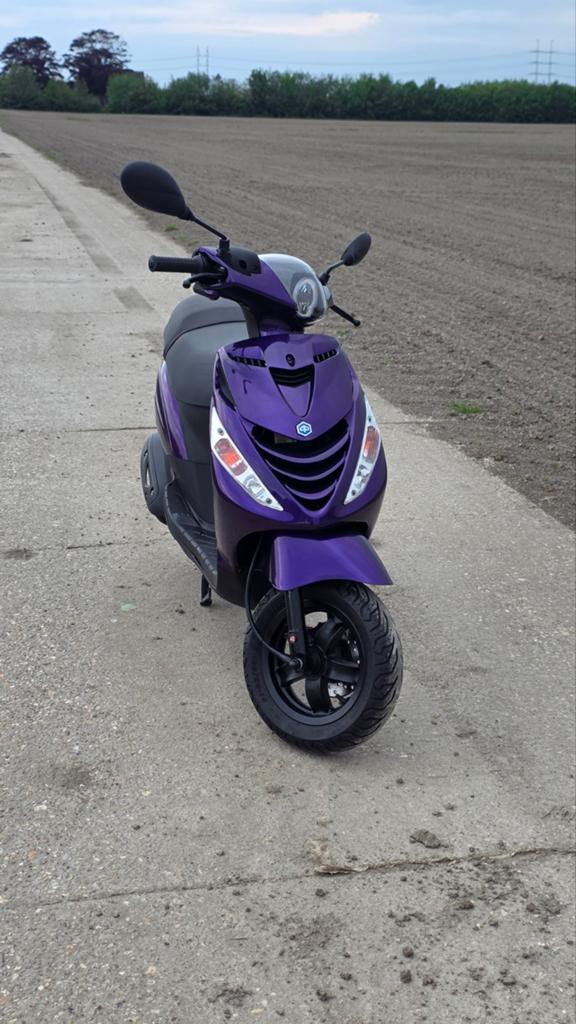 Piaggio zip 2020 ijet 4t 3v, Fietsen en Brommers, Scooters | Piaggio, Ophalen, Zip, Zo goed als nieuw, Benzine