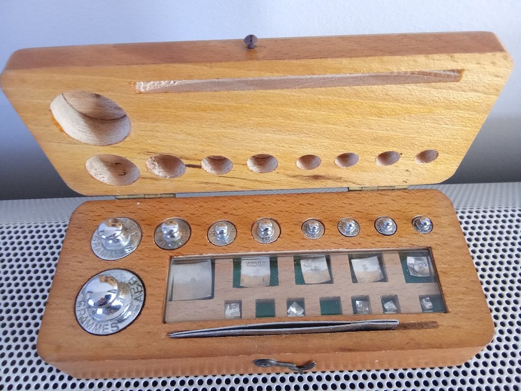 Gewichten doosje voor wetenschappelijke apparaten., Antiek en Kunst, Ophalen of Verzenden