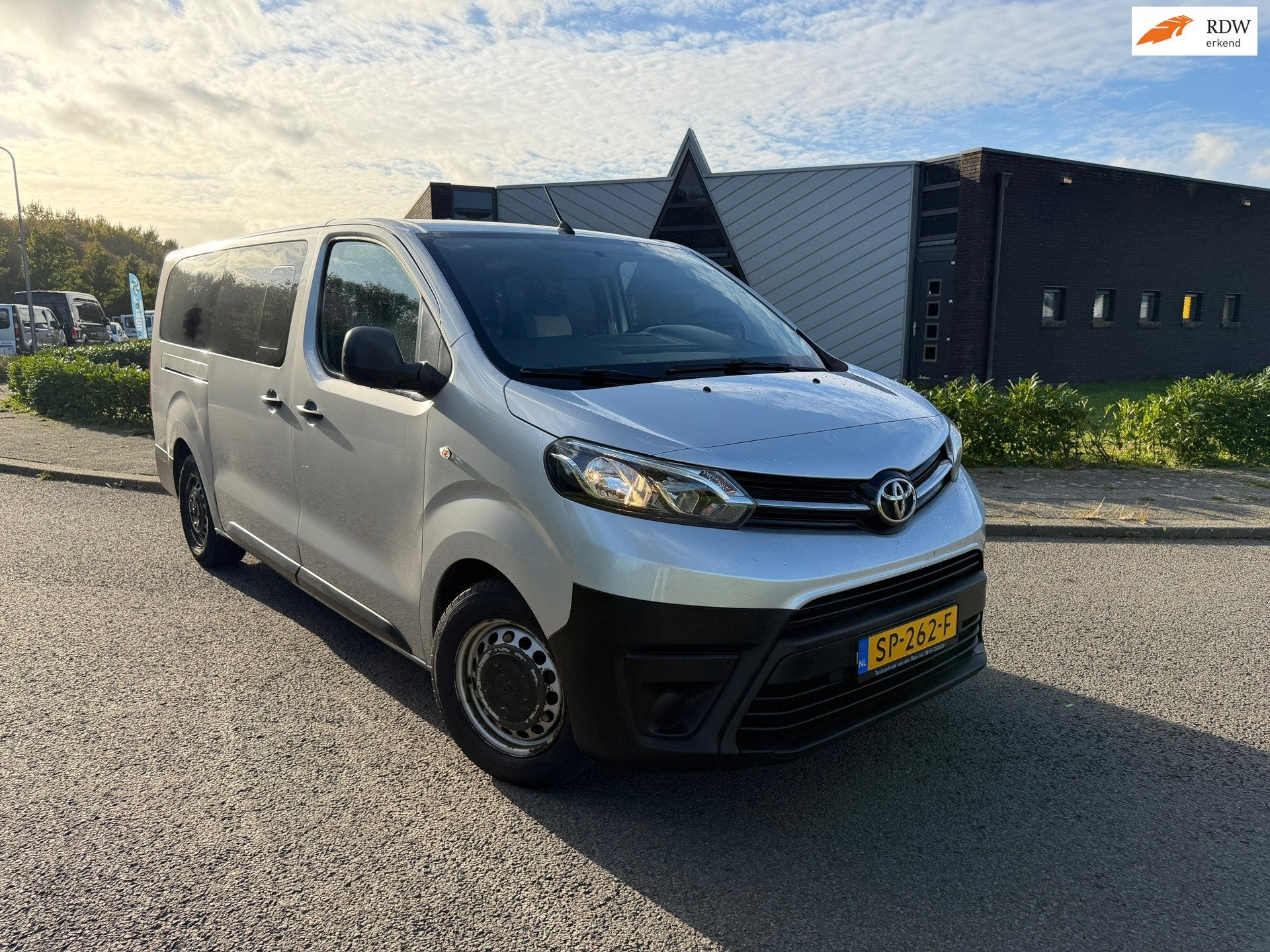 Toyota PROACE Shuttle 1.6 D-4D Cool Comfort Long | 9 persoon, Auto's, Voorwielaandrijving, Dealer onderhouden, ProAce, Origineel Nederlands